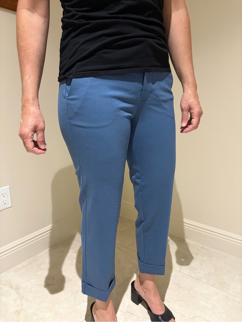 Liverpool L.A.: kelsey crop trouser with cuff
color: french blue  
ins: 25”